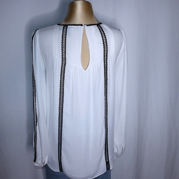 White House Black Market Blouse, Long Sleeves,Black Lace trim, Size 0 XS, White - Picture 4 of 9